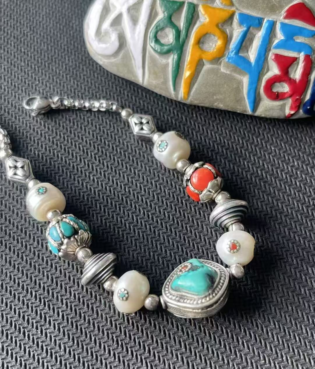 Hand-painted multi-treasure bracelet, capturing the essence of Tibetan Buddhist jewelry culture, with dazzling colors and detailed craftsmanship for spiritual style.