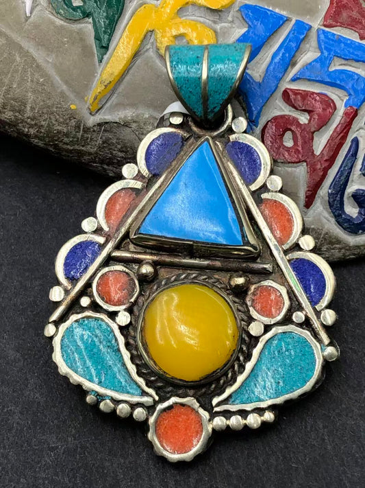 Hand-painted honey wax pendant with Tibetan Buddhist motifs. A symbol of peace, protection, and spiritual energy, crafted with care and precision.