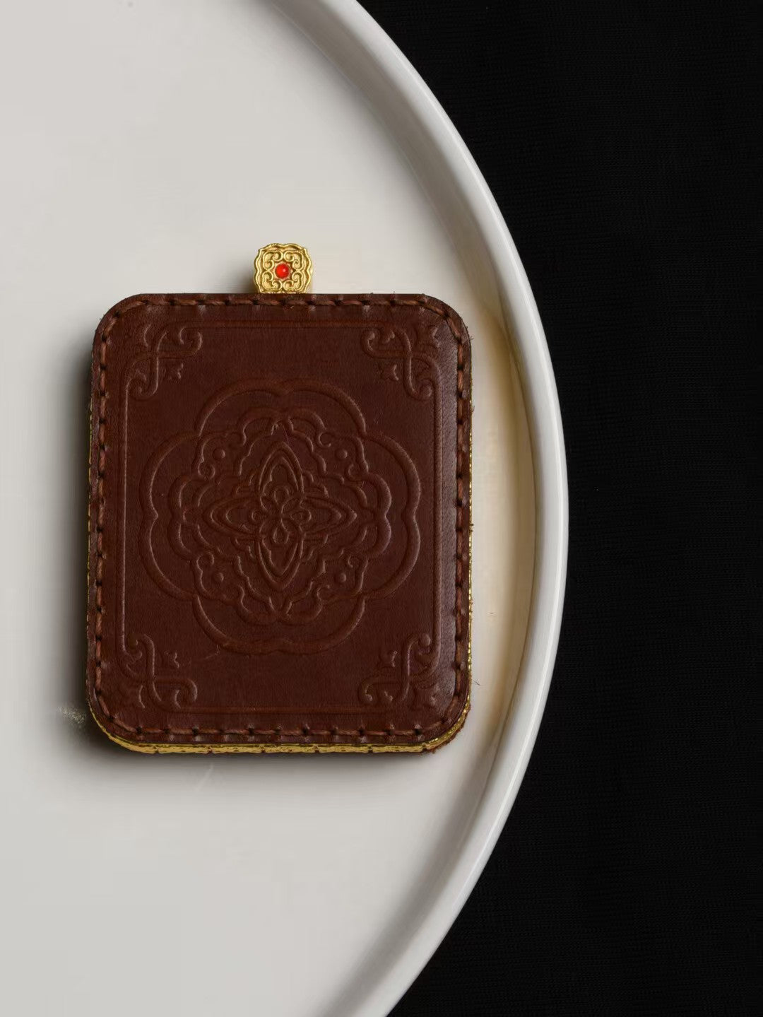 Sacred Manjushri Bodhisattva pendant in Tibetan Buddhist jewelry culture, handcrafted jewelry art for spiritual growth.