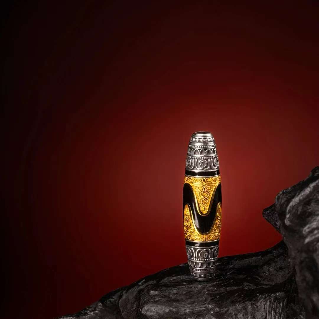 Handmade tiger fang amulet silver pendant from Tibetan Buddhist jewelry culture, spiritual jewelry art for daily wear.