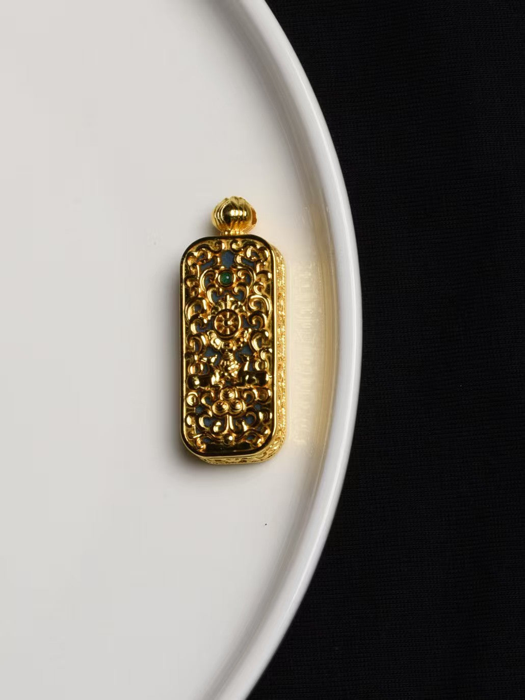 Handmade Wu Ye Thangka Buddhist pendant from Tibetan Buddhist jewelry culture, meaningful jewelry art for spiritual devotion.