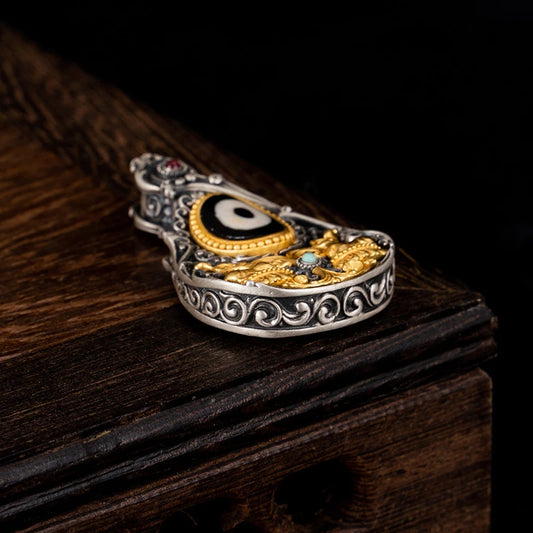 Inlaid One-Eye Double Deer Sutra Listening Necklace, representing spiritual liberation and Buddhist teachings
