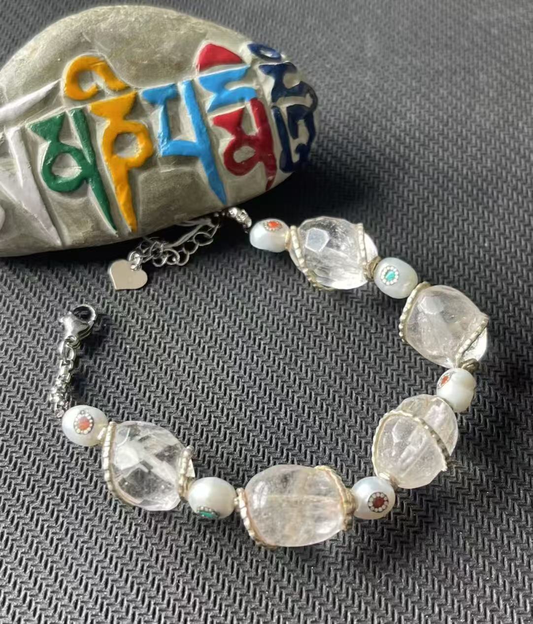 This handcrafted White Water Well Treasure jewelry incorporates Tibetan Buddhist jewelry culture and exquisite artistic design, conveying the power of peace and wisdom, a perfect fusion of spirituality and beauty.
