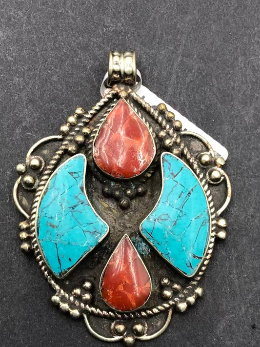 Pure hand-painted turquoise inlay pendant, combining Tibetan Buddhist craftsmanship with vibrant colors. A meaningful piece symbolizing harmony and wisdom.