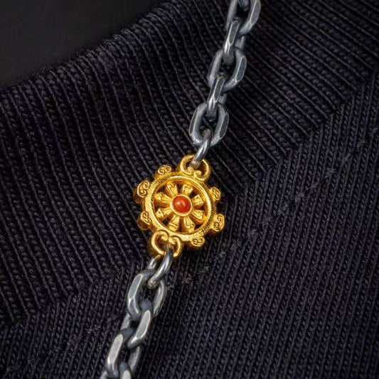 Hand-painted pure silver Yushu flower chain from Tibetan Buddhist jewelry culture, minimalist and versatile jewelry art.