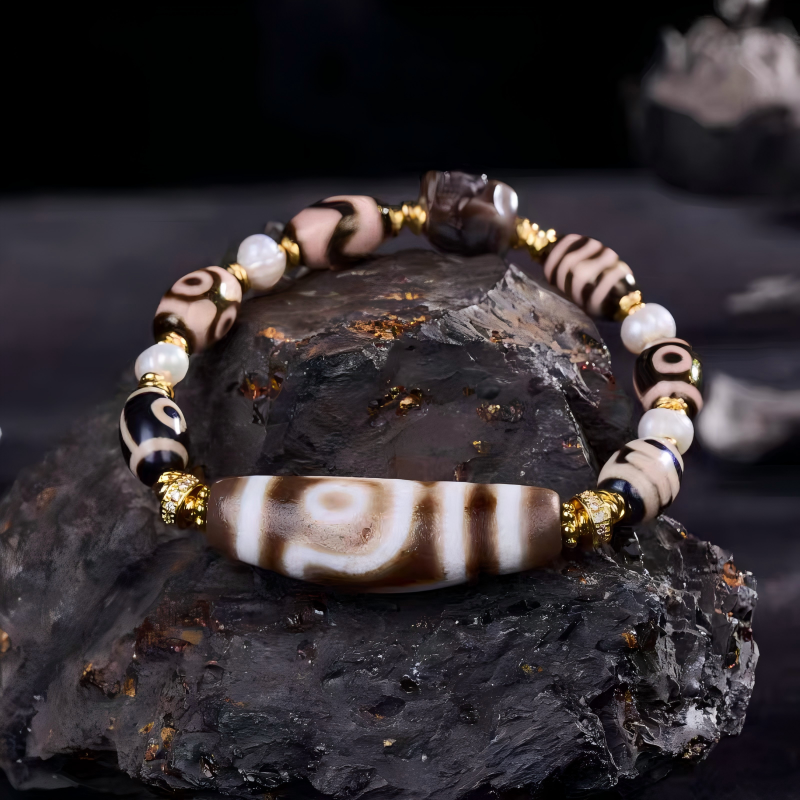 Tibetan Natural Horn Thangka Dzi Beads Wrist Mala, handcrafted unisex bracelet, spiritual accessory for meditation and good fortune.”