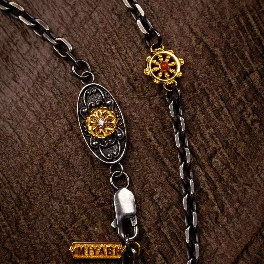 Minimalist pure silver flower necklace inspired by Tibetan Buddhist jewelry culture, refined jewelry art for everyday style.