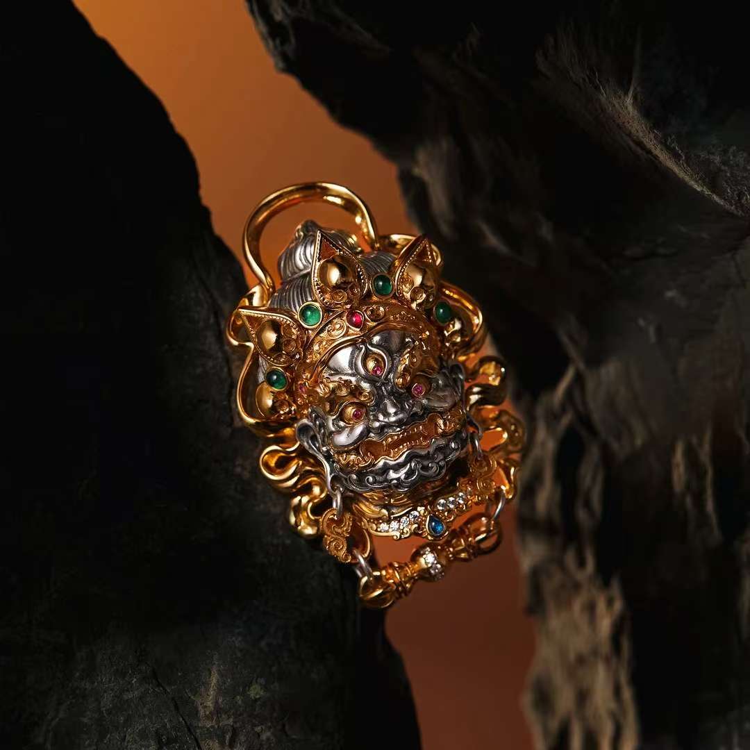 Sacred Mahakala silver Buddhist pendant representing Tibetan Buddhist jewelry culture, powerful jewelry art for removing obstacles.