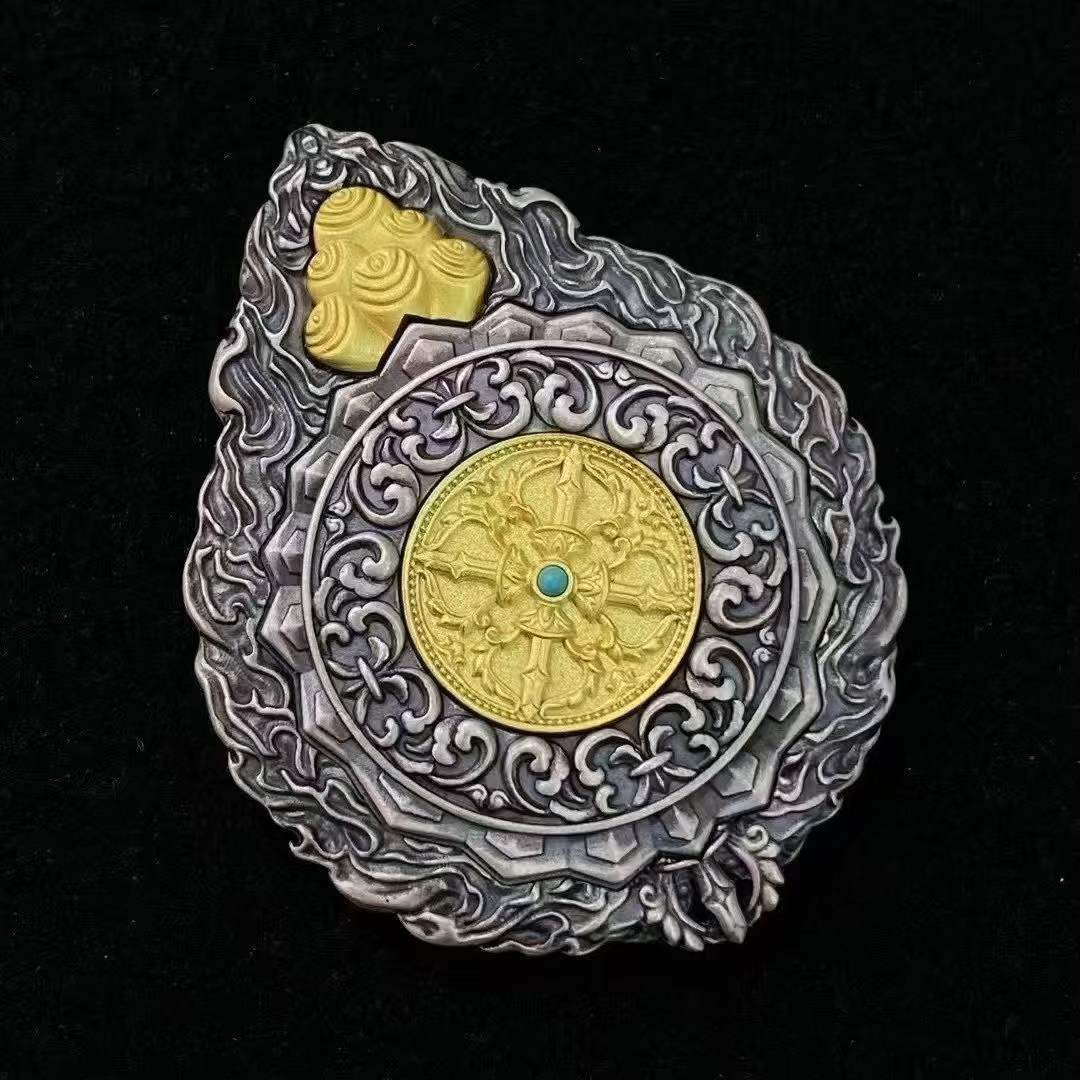 "S925 silver Nine Palace Bagua pendant with detailed inlay craftsmanship, influenced by Tibetan Buddhist jewelry culture and authentic jewelry art aesthetics."