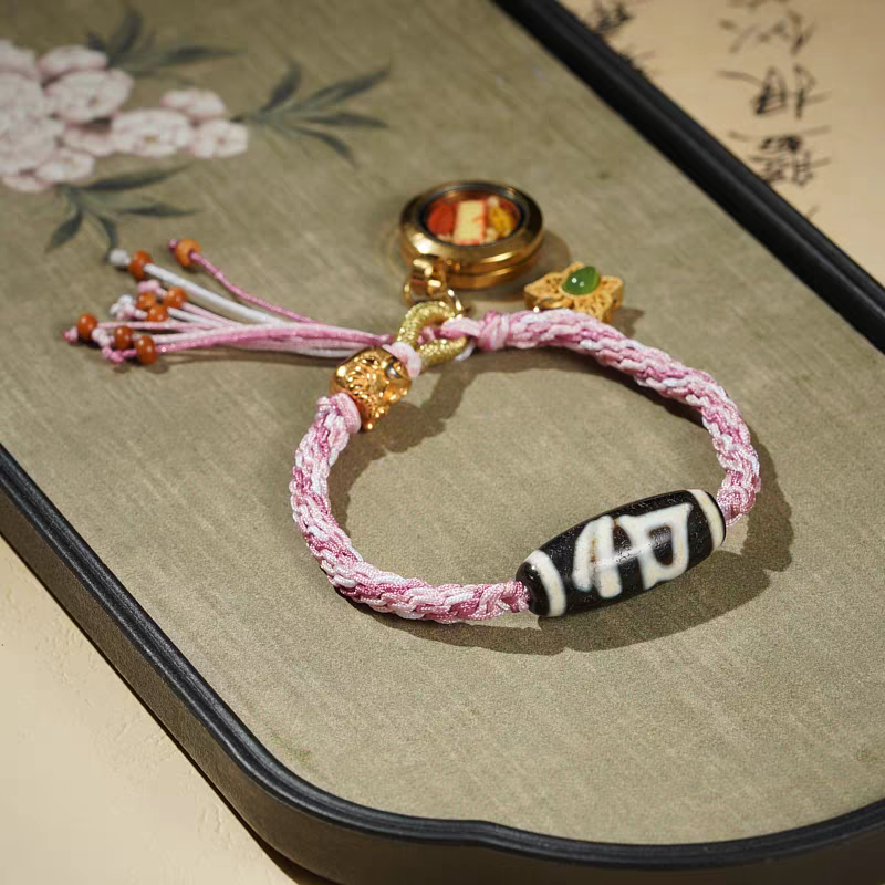 Ethnic style Dzi bracelet with Green Tara and Manjushri, handcrafted with Tibetan Buddhist jewelry culture, combining spiritual symbolism and artisan craftsmanship.