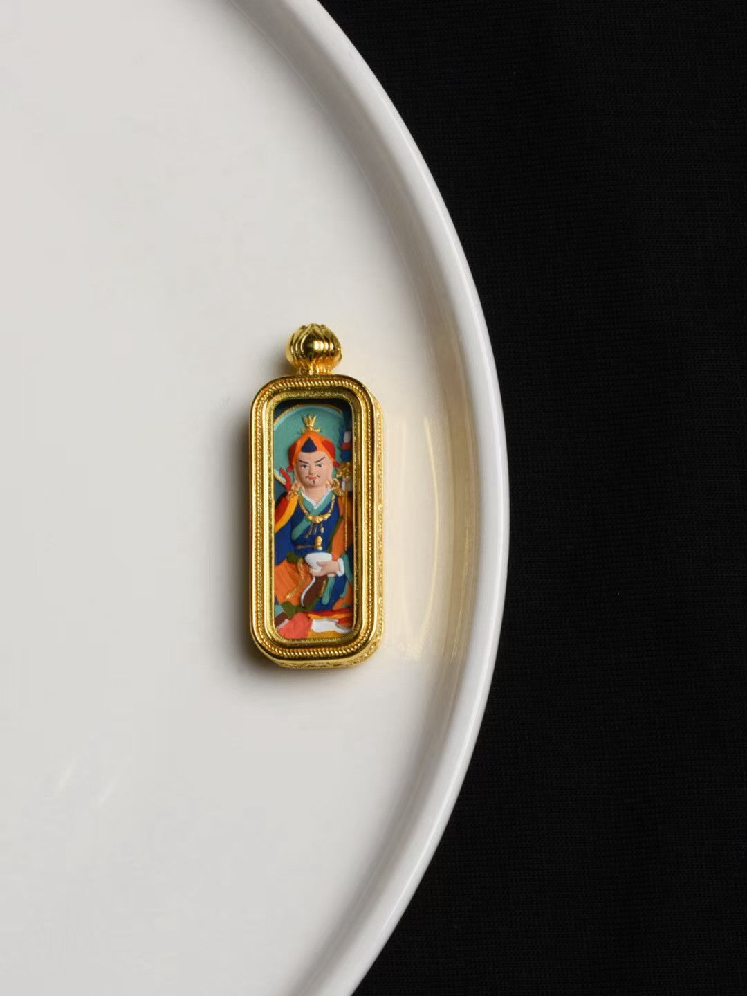 Traditional Wu Ye Thangka pendant in Tibetan Buddhist jewelry culture, handcrafted jewelry art for daily wear or meditation.