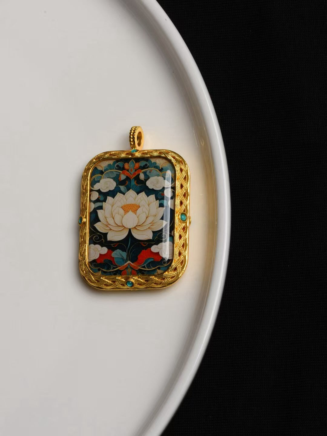 Buddhist Mahakala protection pendant inspired by Tibetan Buddhist jewelry culture, hand-painted jewelry art for daily wear.