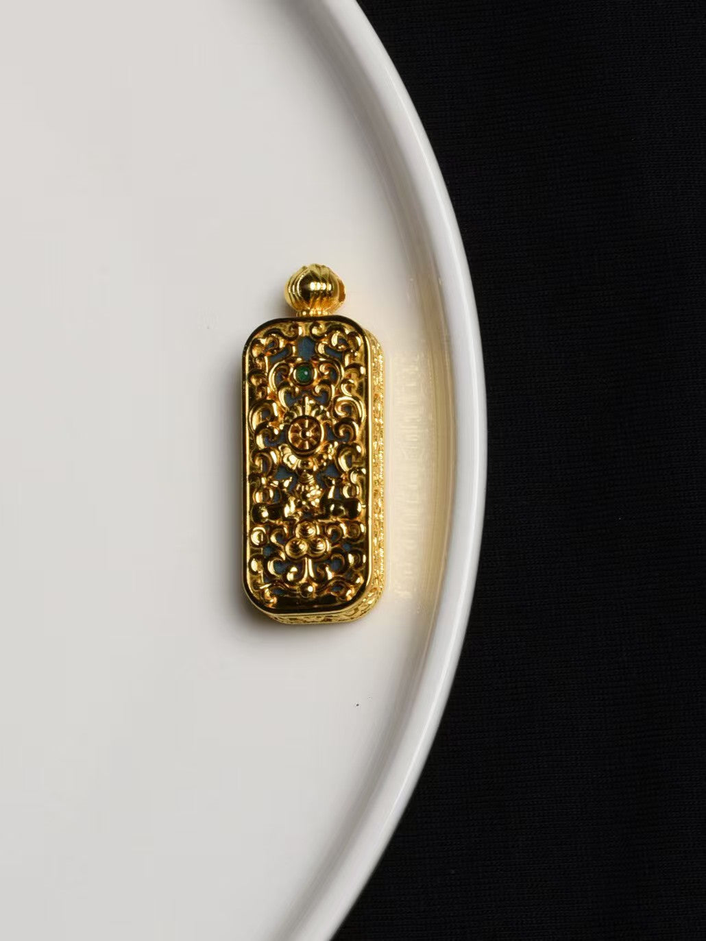 Spiritual Wu Ye Thangka amulet pendant inspired by Tibetan Buddhist jewelry culture, powerful jewelry art for blessings and peace.