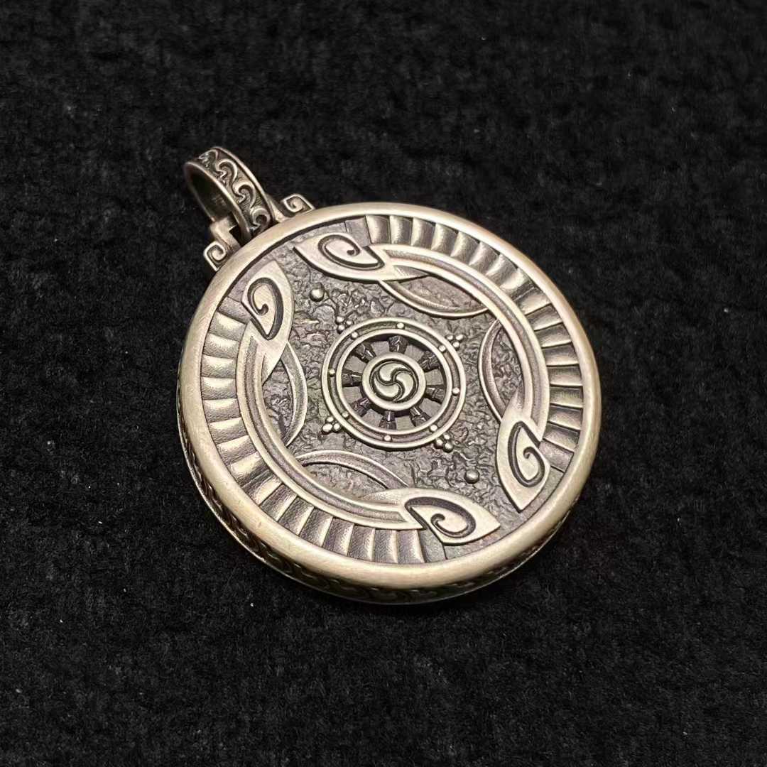 Top view of S925 Zakiram pendant representing past and present life, combining Tibetan Buddhist Jewelry Culture with refined jewelry art craftsmanship.