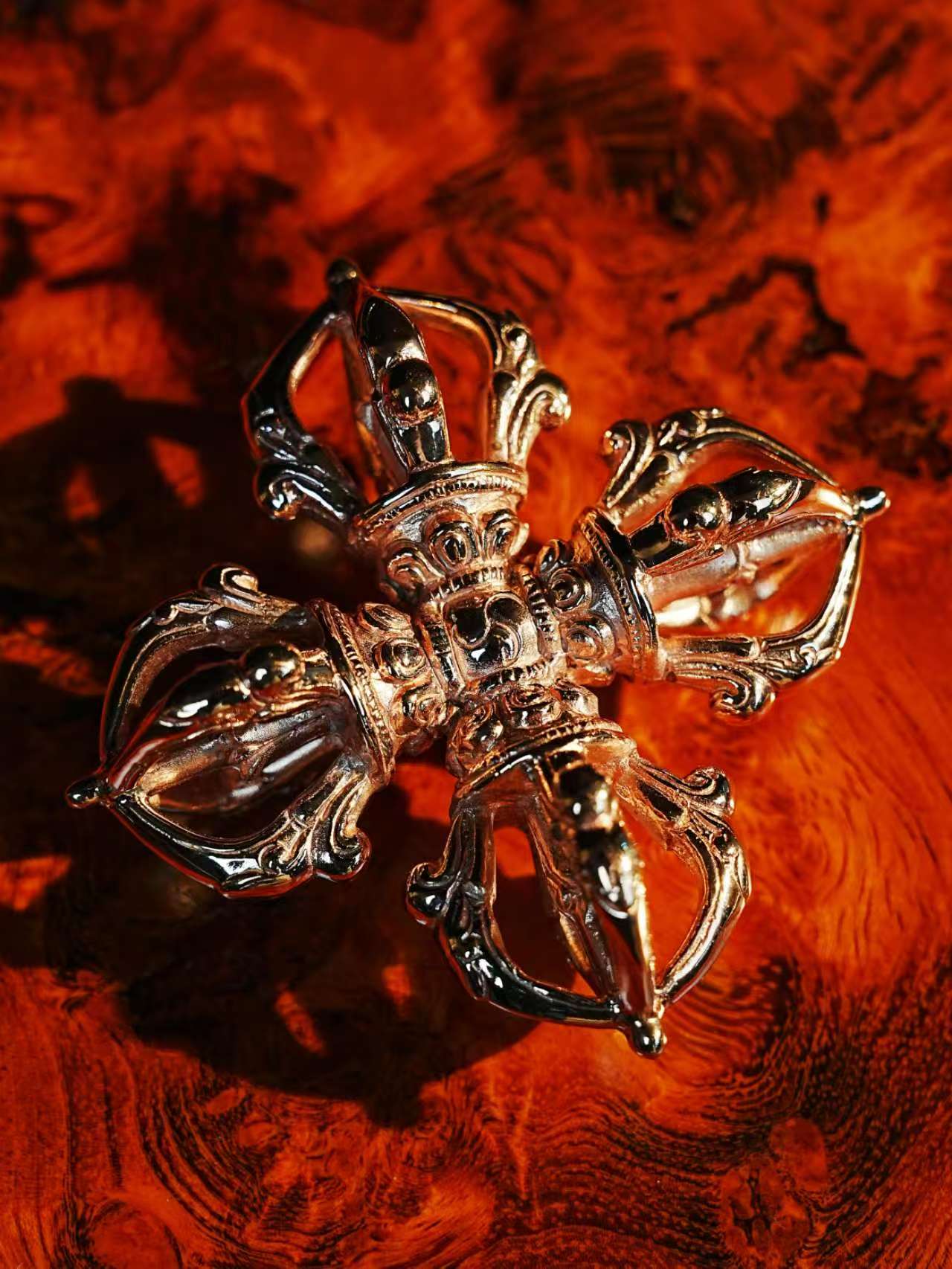 This handcrafted brass Cross Vajra is a powerful tool used in Tibetan Buddhism for spiritual protection and purification. Perfect for enhancing your meditation or sacred space.