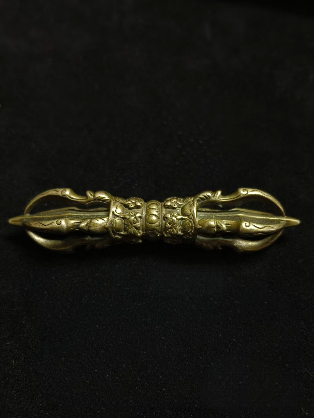 Handcrafted brass five-pronged Vajra, symbolizing strength, wisdom, and spiritual protection. A powerful tool for Tibetan Buddhist rituals, perfect for enhancing your spiritual practice and home décor