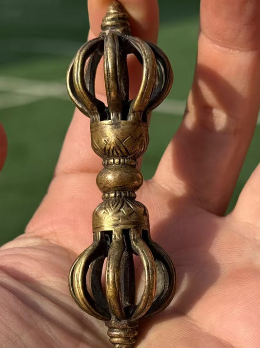This antique brass Vajra ritual tool showcases the historical artistry and exquisite craftsmanship of Tibetan Buddhism. It is a must-have for spiritual rituals and a valuable collector's item, symbolizing protection and spiritual power