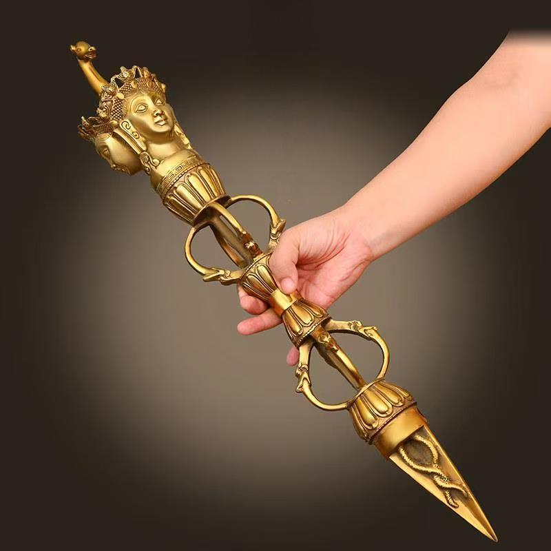 This handcrafted brass Mahakala Phurba Vajra, a masterpiece of Tibetan Buddhist ritual art, symbolizes the power to exorcise evil and protect the Dharma. Perfect for spiritual rituals and meditation, it brings strength and peace.