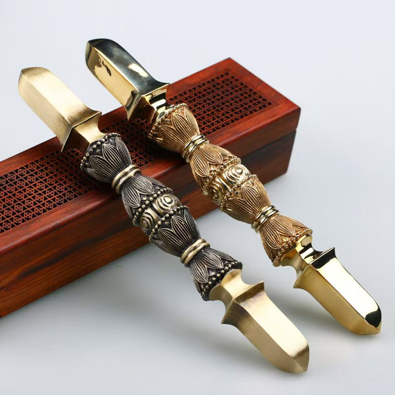 Handcrafted brass single-prong Vajra, an exquisite Tibetan Buddhist ritual art sculpture. Perfect for enhancing spiritual spaces, meditation rooms, and as a cultural artifact