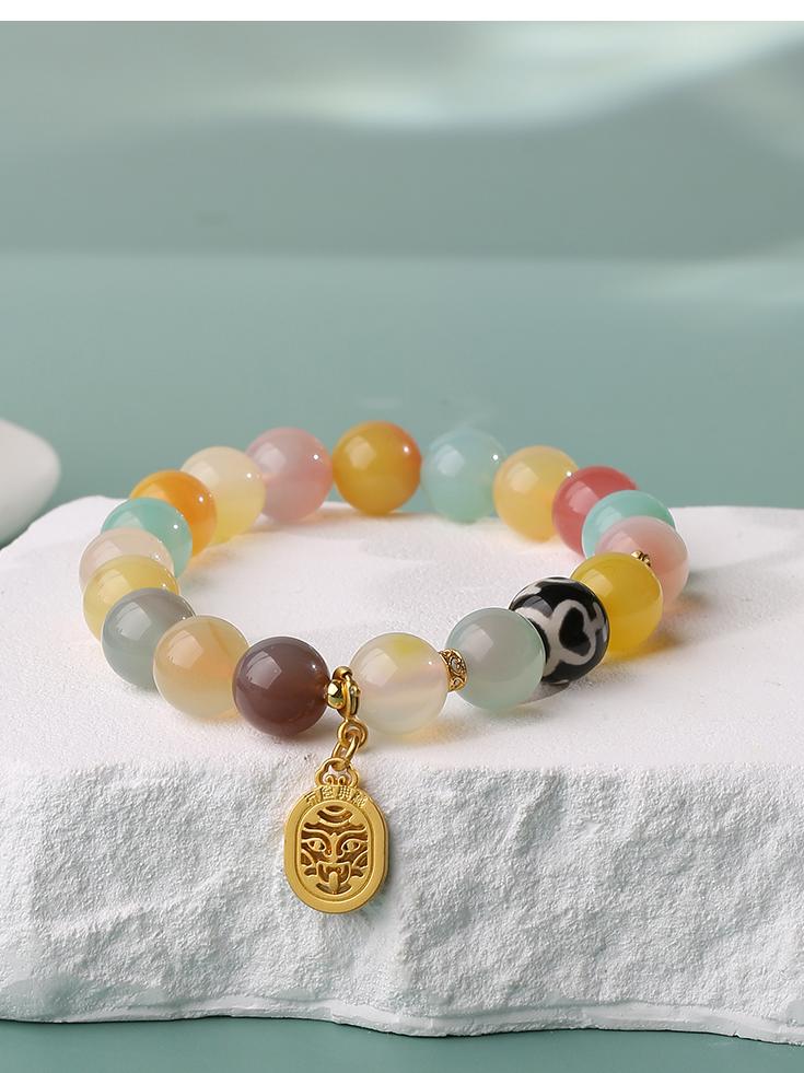 Stunning Agate Dzi Bead Bracelet, a perfect blend of Tibetan Buddhist jewelry culture and artistic craftsmanship. This bracelet serves as a powerful tool for spiritual protection and meditation