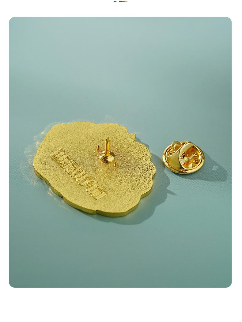 Handcrafted alloy snow lotus metal badge inspired by Tibetan Buddhist Jewelry Culture, featuring sacred design elements and refined jewelry art craftsmanship.