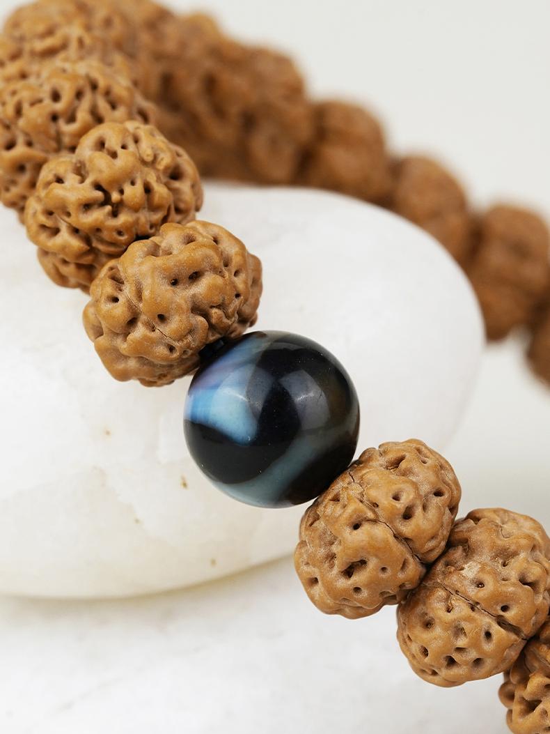 Silver Tiger Tooth Dzi Bead Bracelet with Bodhi & Agate Beads – Handcrafted Tibetan Buddhist Jewelry for Spiritual Growth.