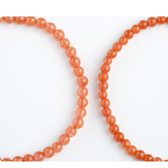 This unique red agate bracelet, adorned with Tibetan Buddhist motifs, is handcrafted to reflect the beauty of Tibetan culture and its deep spiritual meaning.