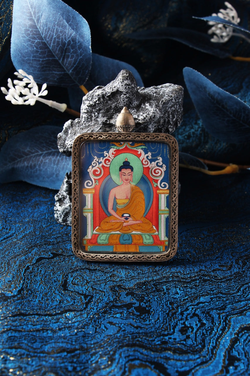 A 4x5cm hand-painted Amitabha Buddha Thangka in Chigang style, encased in a silver Nine-Colored Deer frame.