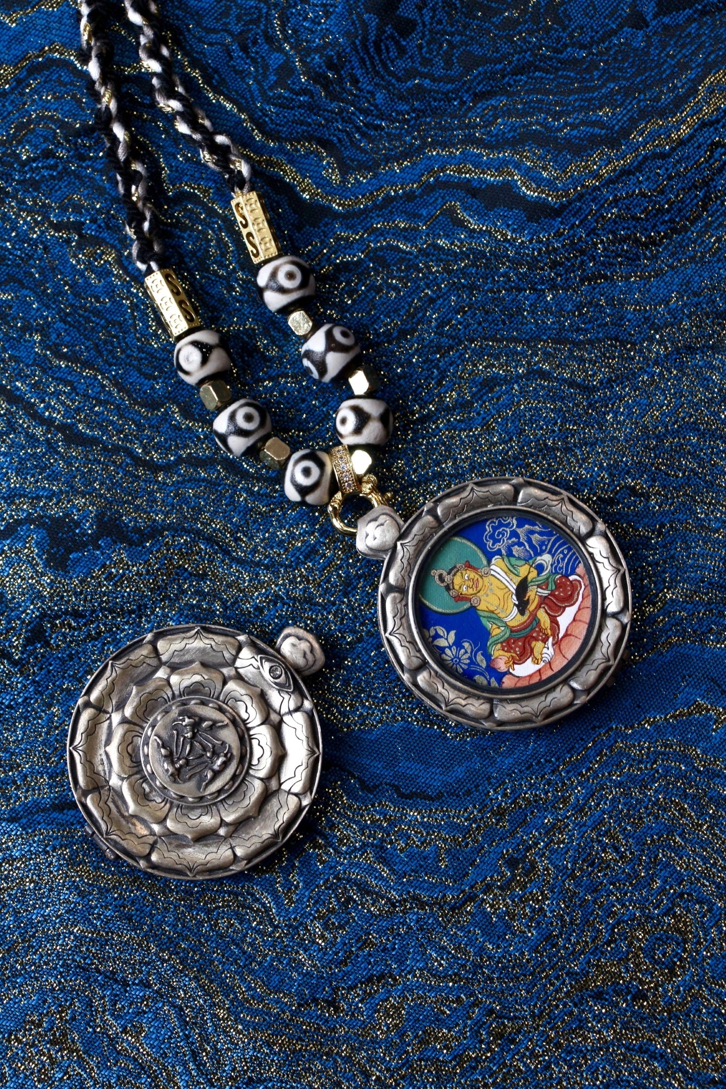 Detail of the exclusive S925 silver casing with the Three Rabbits Sharing Ears motif, protecting the Kurukulla magnetizing amulet.