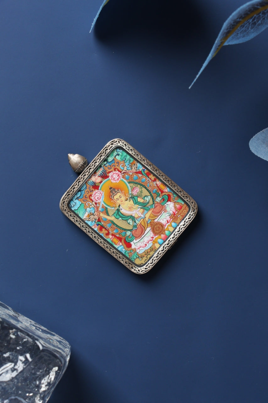Close-up of the S925 sterling silver casing with the Dunhuang Nine-Colored Deer relief surrounding the Manjushri Thangka.