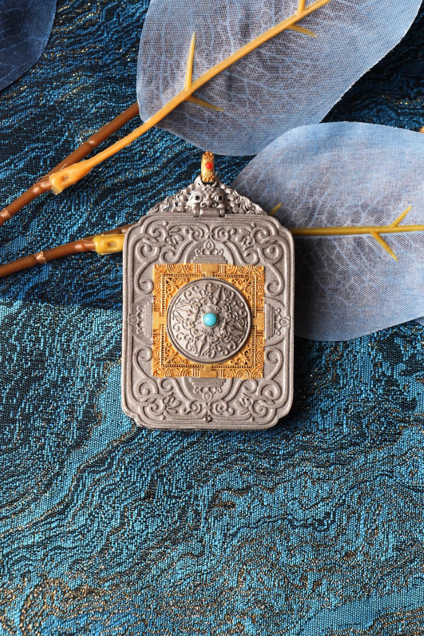 The complete Amitabha Buddha Thangka pendant as a sacred heirloom, showcasing the brilliant Rebgong artistry and silver casing.