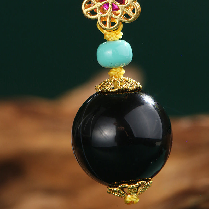 Tibetan Buddhist handmade 18K gold agate necklace combining art, faith, and spiritual beauty.