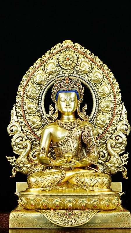 Stunning Amitabha Buddha statue painted with mineral pigments and gilded, embodying the essence of Tibetan Buddhist spirituality. A perfect piece for meditation or sacred spaces.