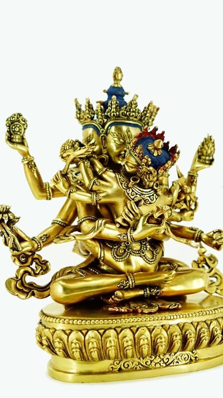 Alt Text: "Tibetan Buddhist Dense Vajra Buddha Statue, gilded with gold and meticulously painted with mineral pigments, symbolizing protection and strength in Tibetan Buddhism."