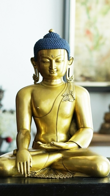 Handcrafted Tibetan Buddhist Shakyamuni Buddha statue, traditional mineral pigment painting, fine Tibetan Buddhist statues for home altar and spiritual practice