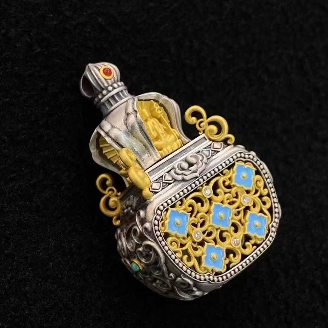 Handmade S925 silver Tibetan Buddhist gourd sachet amulet pendant with fine jewelry art.