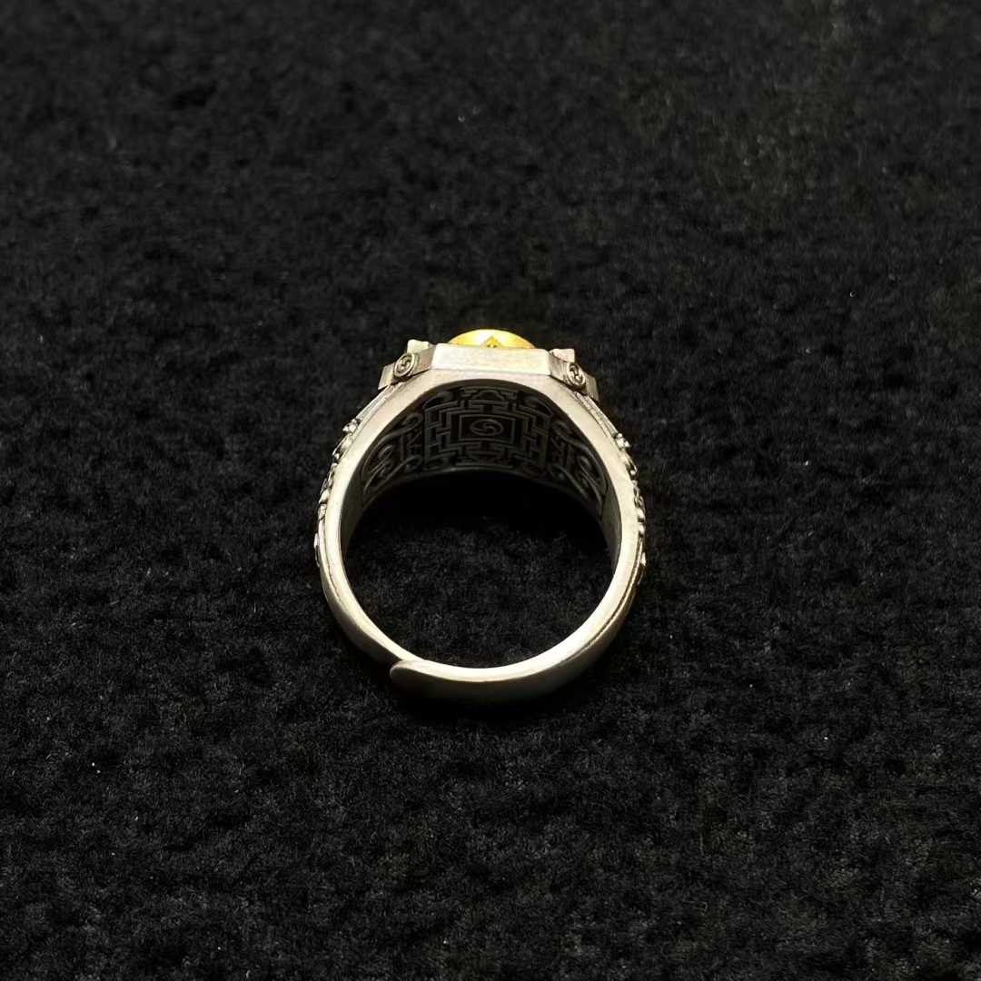 S925 sterling silver Zhiba Zha ring featuring traditional Tibetan craftsmanship and smooth aged patina.
