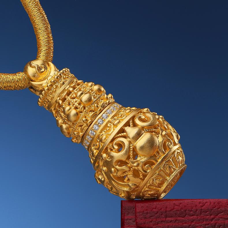 Artisanal Tibetan Buddhist Gourd Pendant with Dragon Motif in 925 Silver

