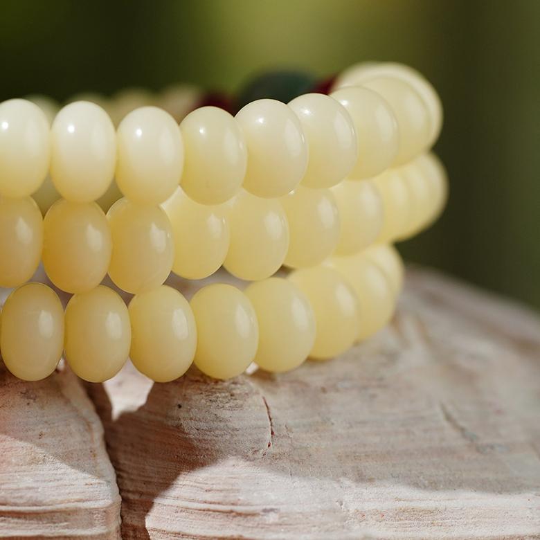 Yunshui Jing Bodhi 108 beads necklace crafted with varied Bodhi sizes and agate detail for meditation.