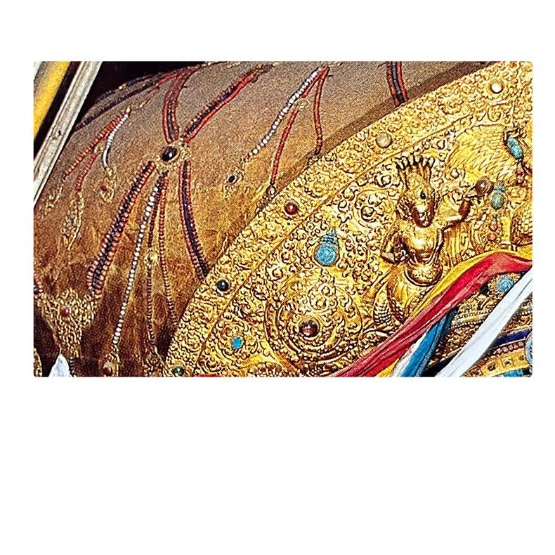 Jingqingran Bodhi bead mala-style necklace handcrafted with natural materials inspired by Tibetan culture.