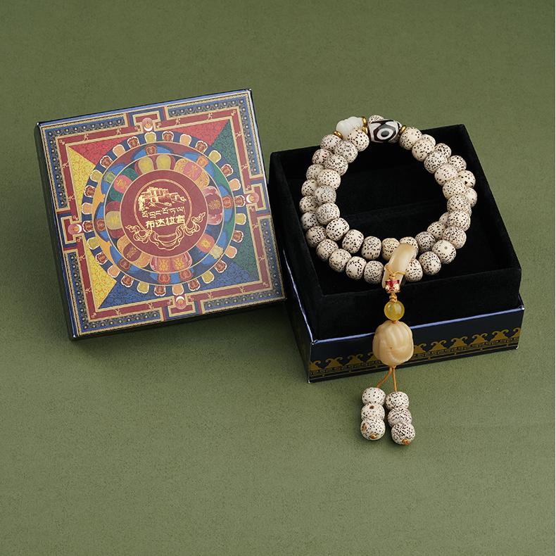 Bodhi, agate, and copper handcrafted bracelet reflecting Tibetan Buddhist thangka painting aesthetics.
