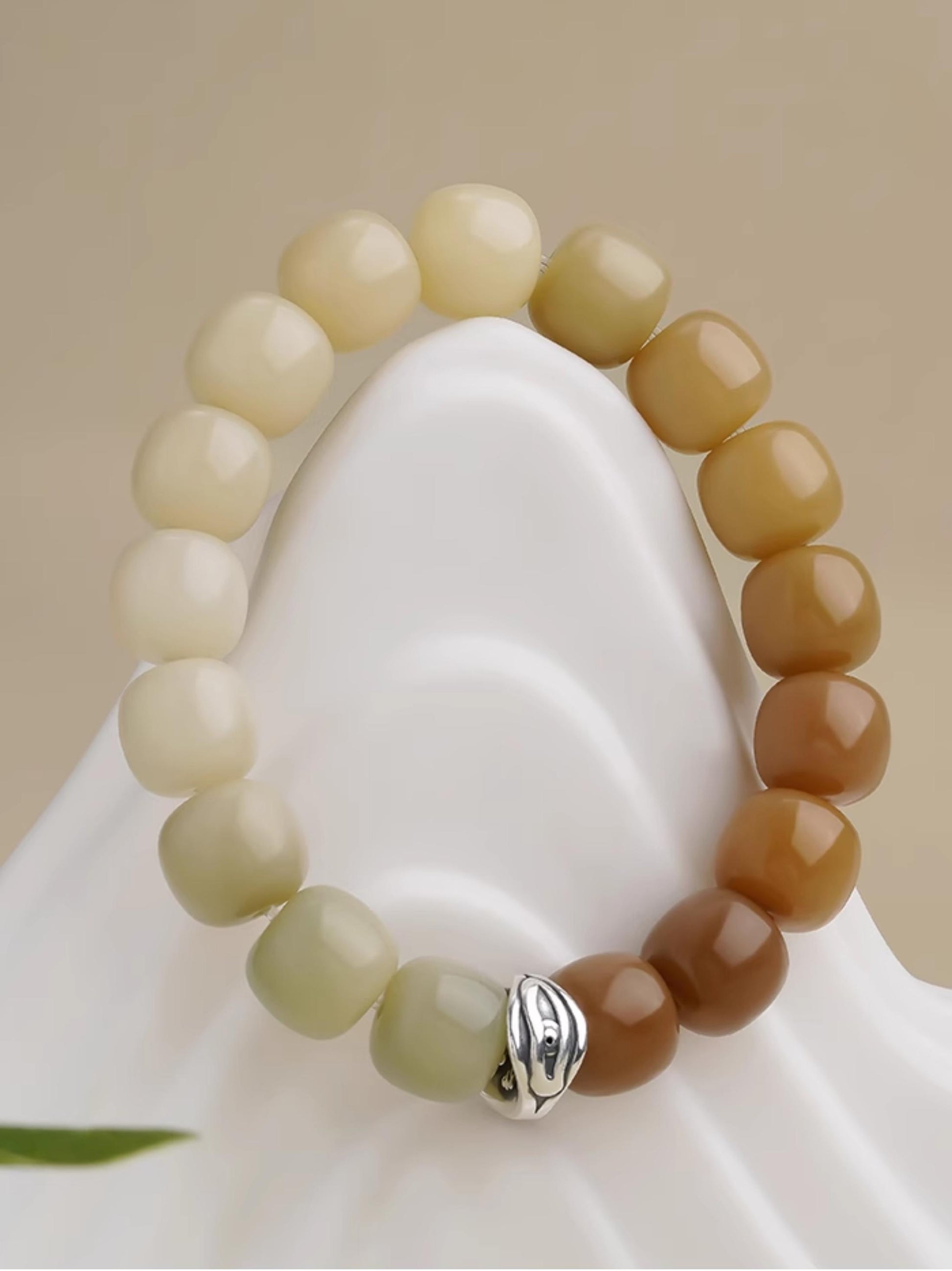 Handmade Tibetan-Buddhist Bodhi bracelet Qingye Zhufeng with 12x11mm Bodhi beads and 10x11mm sterling silver octagon bead.