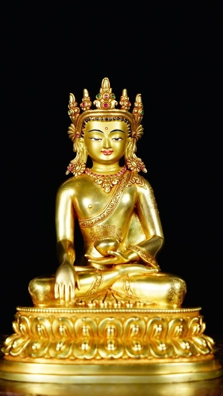 Alt Text: Exquisitely handcrafted Tibetan Buddhist statue of the Three Worlds Buddha with a gilded crown, adorned with mineral pigments. A perfect blend of Tibetan cultural essence, ideal for collection and decoration.