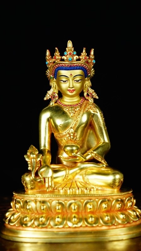Alt Text: Classic Tibetan Buddhist "Three Worlds Buddha" statue, crafted with gilded gold and mineral pigments. A profound representation of Buddhist philosophy and culture, showcasing the mystical allure of Tibetan art.