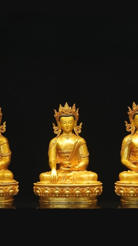 Alt Text: Pure handmade Tibetan Buddhist Buddha statue featuring intricate gilded details and mineral pigment artwork. Ideal for meditation spaces and spiritual practitioners.