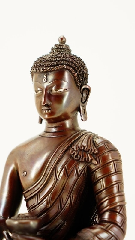Handmade Tibetan Buddhist Shakyamuni Buddha statue in copper with mineral pigments. Symbolizes wisdom, peace, and enlightenment. Ideal for meditation spaces.