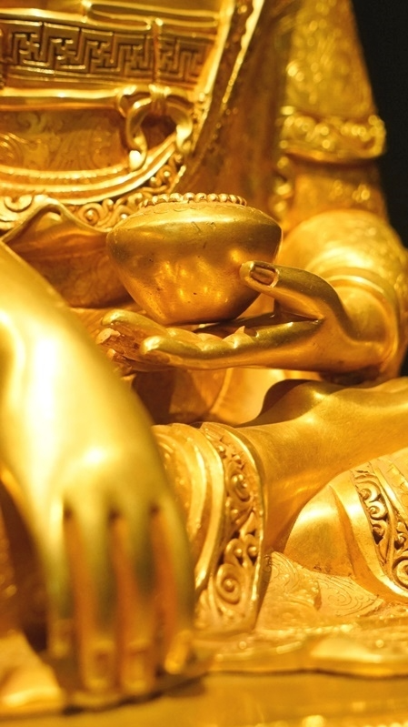 Alt Text: Tibetan Buddhist Three Worlds Buddha statue with mineral pigment painting and gilded accents. A powerful representation of wisdom and spiritual awakening.