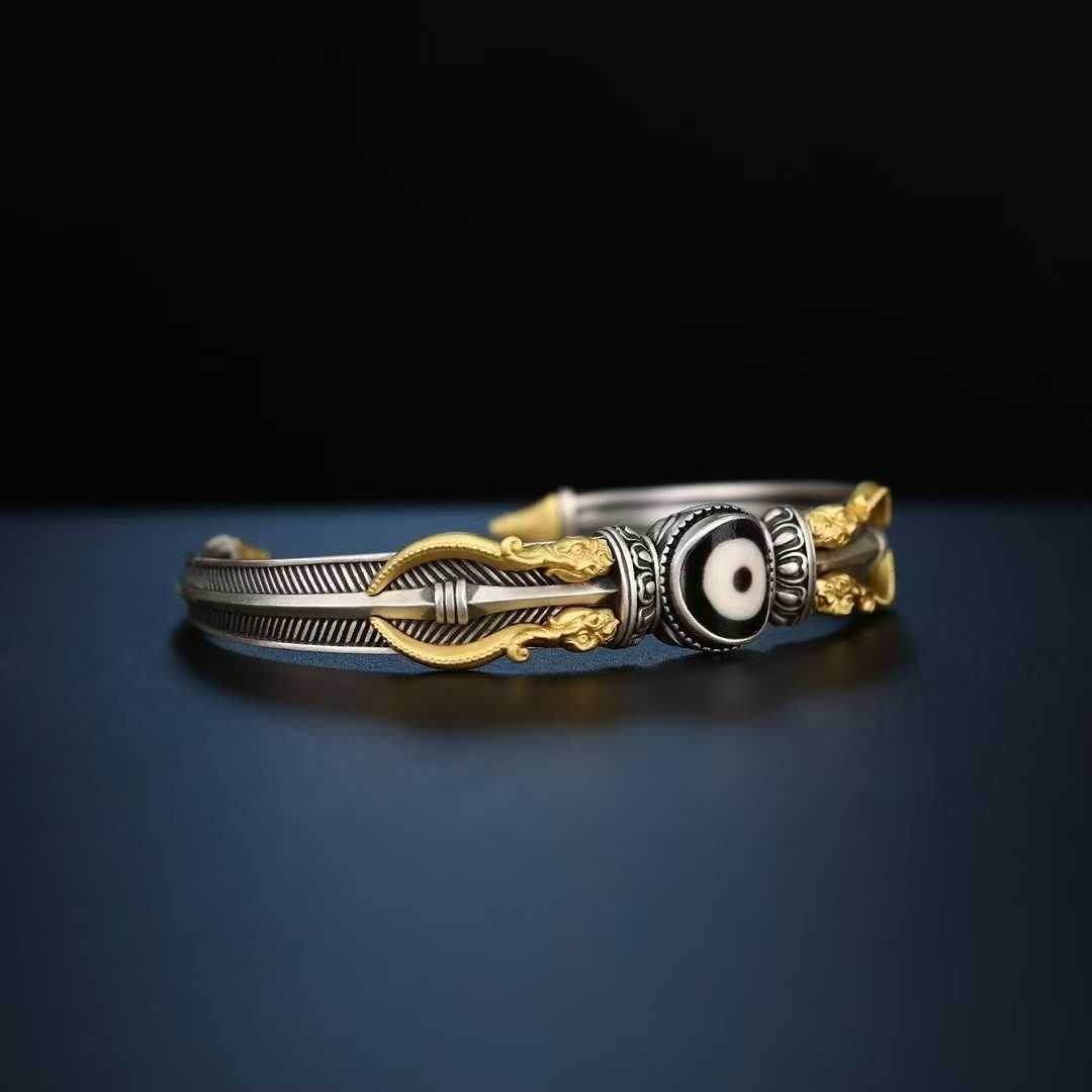  Sacred Tibetan-Buddhist Capricorn Vajra bracelet in pure silver