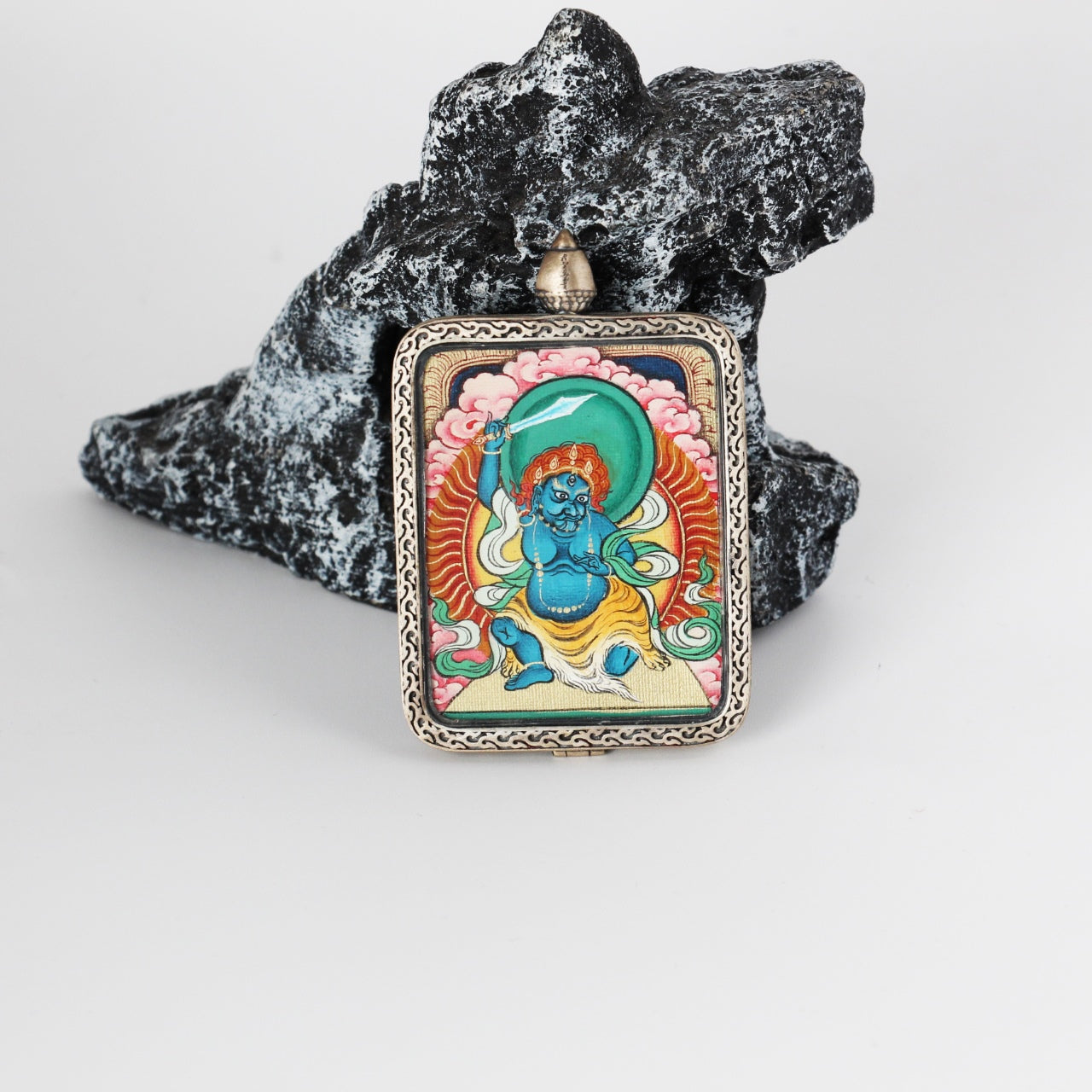 Detailed view of the titanium steel casing for the Acala Thangka pendant, symbolizing protection and elegance in Tibetan Buddhist tradition.
