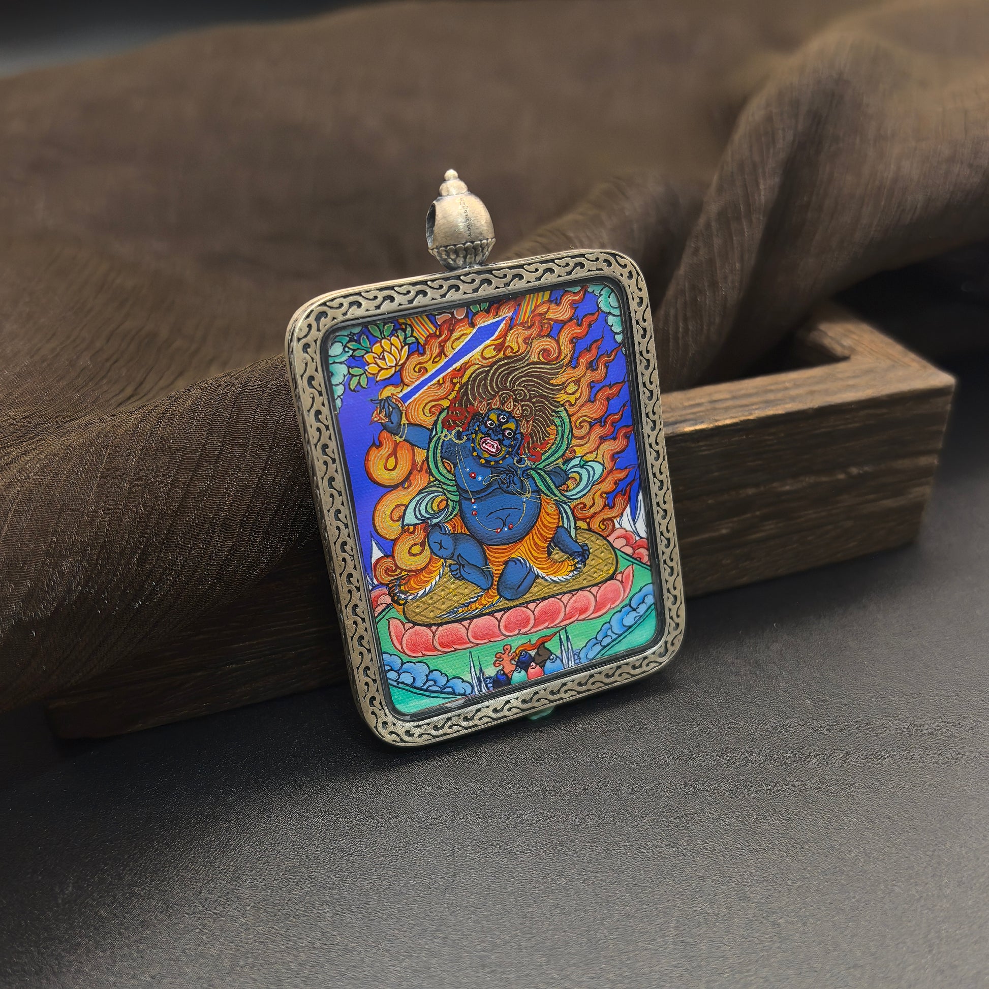  The Rekong Acala pendant with 925 silver displayed as a sacred amulet for protection and discipline, embodying Buddhist tradition.
